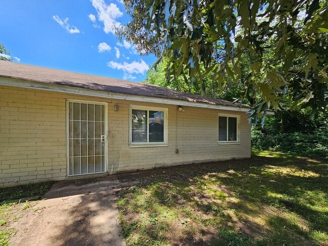Building Photo - No Steps - 2/1 Duplex Near Hank Aaron Dr -...