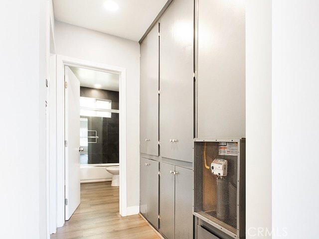 Building Photo - 2027 Vista Del Mar Ave