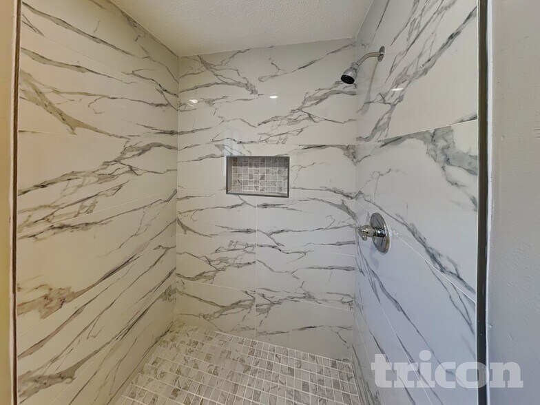 Building Photo - 470 N Sundance Dr