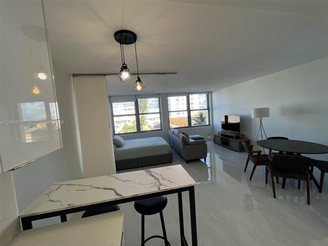 Building Photo - 2899 Collins Ave