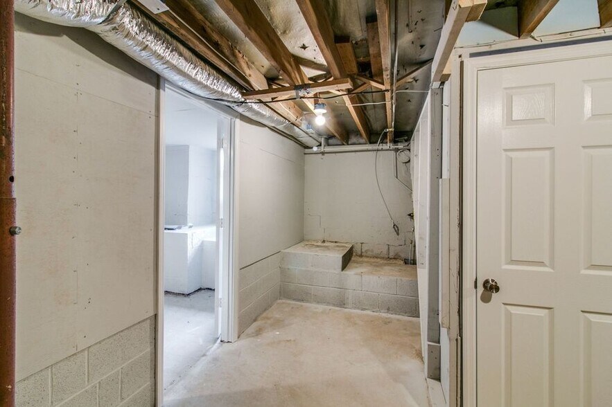 Building Photo - 713 Ridgecrest Dr