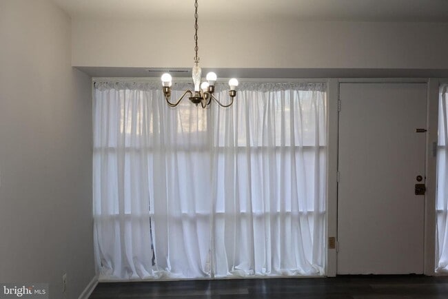 Building Photo - 4951 Americana Dr