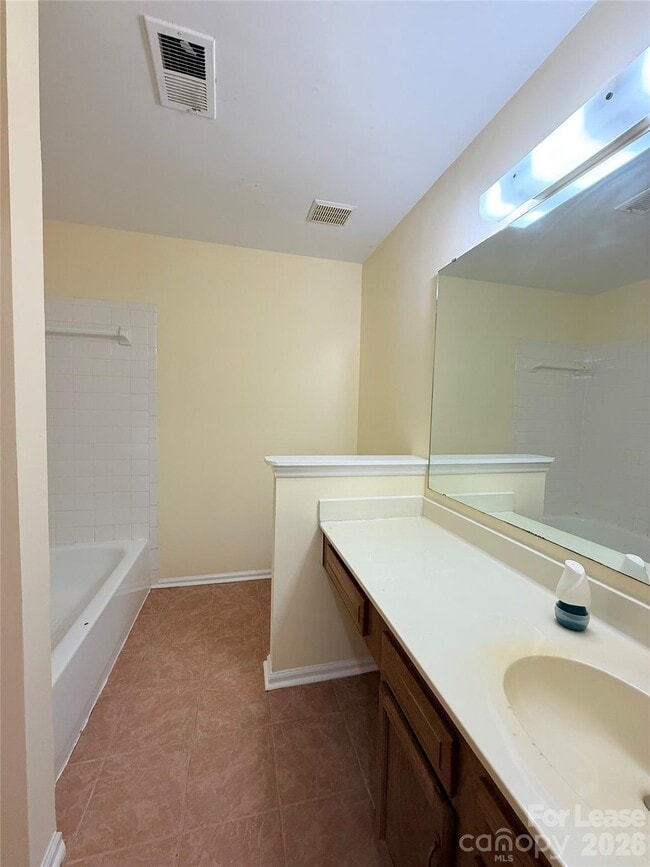 Building Photo - 8288 Golf Ridge Dr
