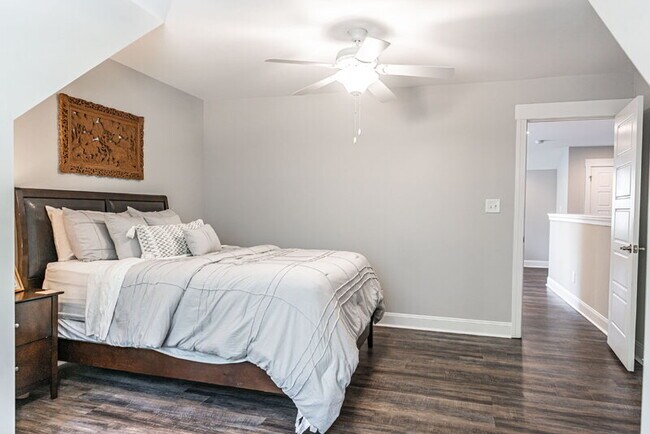 Building Photo - 156 Lakeview Dr