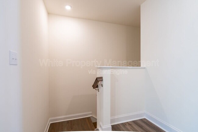 Building Photo - 1556 Cedar Tree Dr