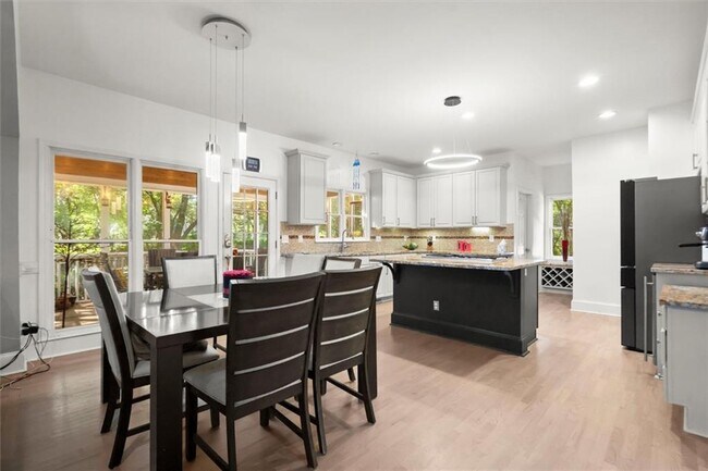 Building Photo - 4020 Walnut Creek Trail