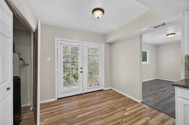 Building Photo - 2107 N Red Cedar Cir