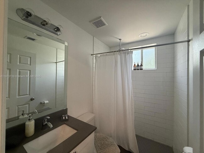 Building Photo - 541 NW 33rd St