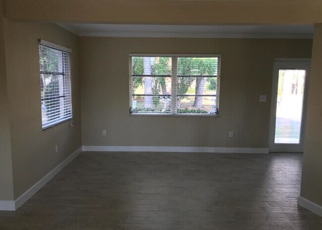 Building Photo - 418 Courbet Dr