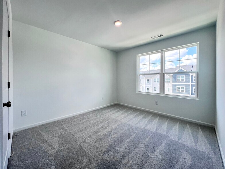 Building Photo - 1421 Jay Rd