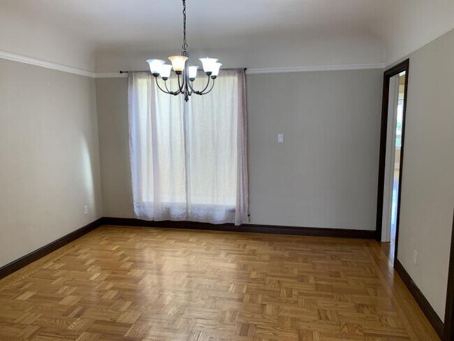 Building Photo - 3 bedroom in San Francisco CA 94116