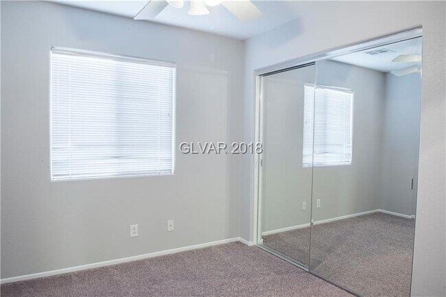 Building Photo - Great 3 bd / 3 bth home in a SW community w/pool & park