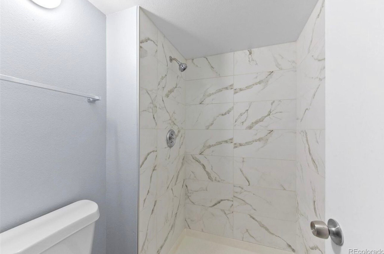 Building Photo - 15911 E Dakota Pl