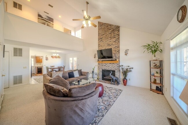 Building Photo - 474 Diana Ct