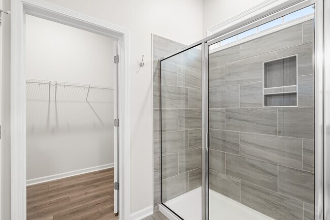 Building Photo - Amazing Durham Location - Easy commute to RTP, Brier Creek