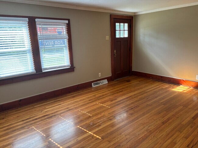 Building Photo - 23622 S Ashland Ave