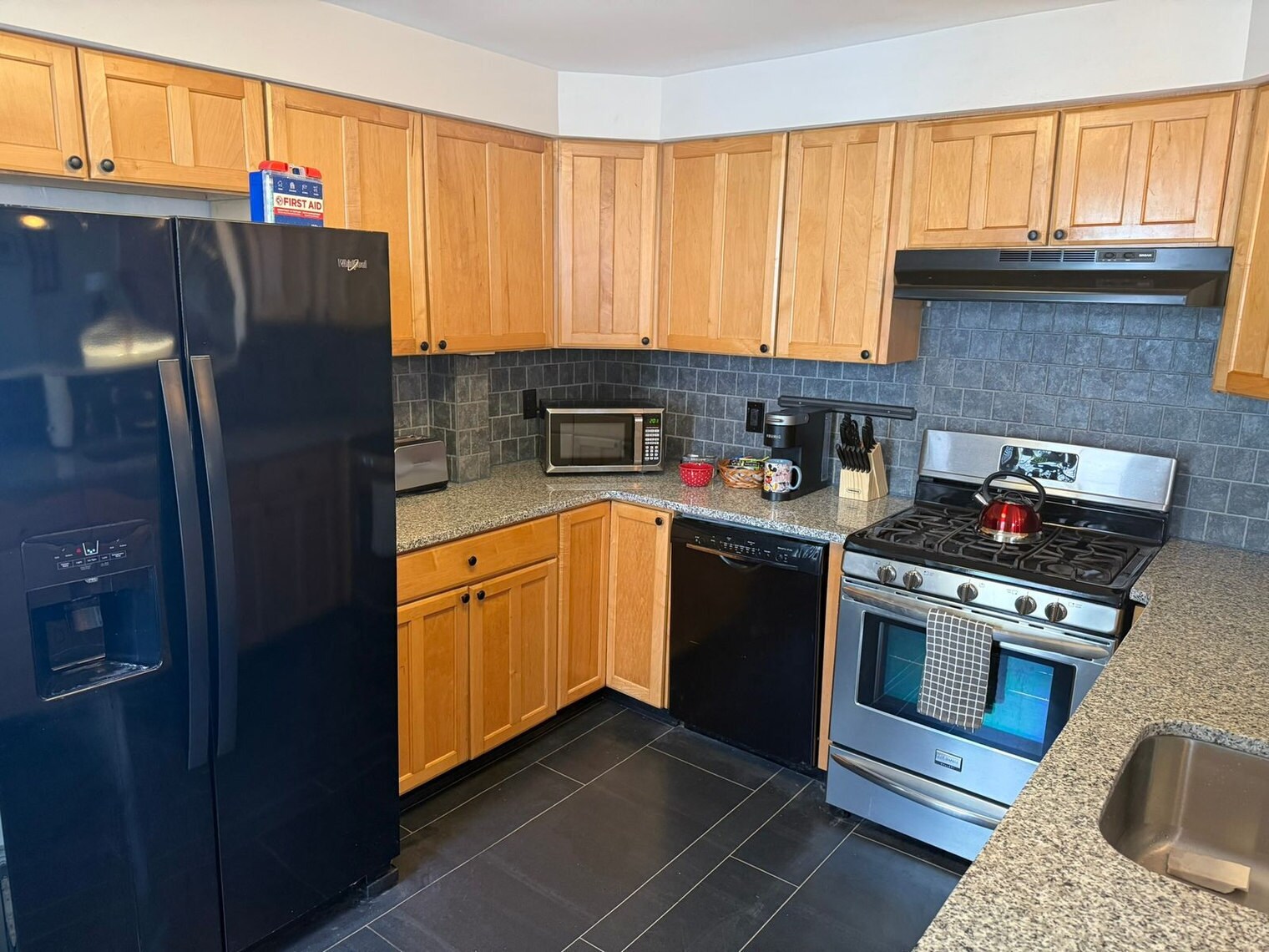 Building Photo - 39 Thomas Ave