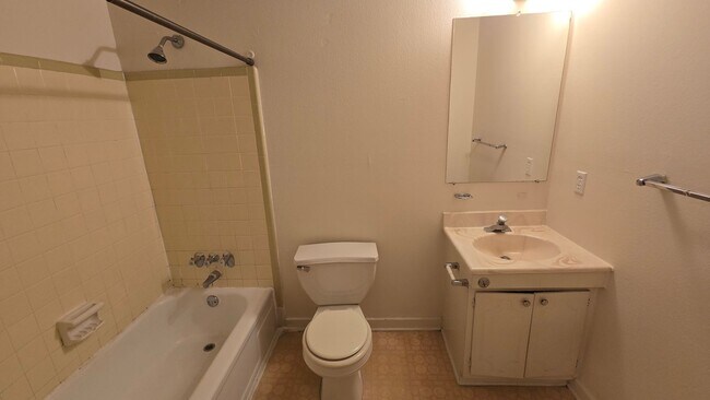 Building Photo - 109 Thornwell Ct