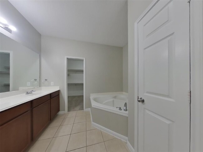 Building Photo - 2123 Golden Topaz Dr