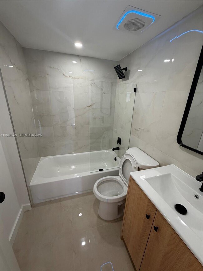 Building Photo - 1820 W 53rd St