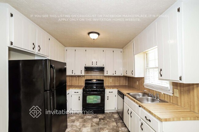 Building Photo - 104 Village Ct
