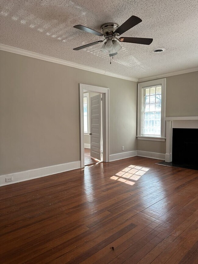 Building Photo - Historic 3 Bedroom, 2 Bathroom Home in Augusta!