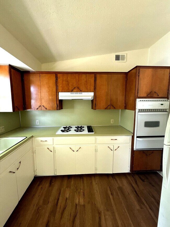 Building Photo - 603 Flournoy Dr