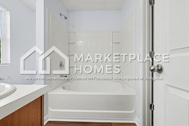 Building Photo - 5798 Westchase St