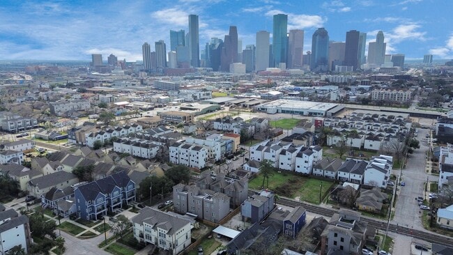 Building Photo - 1708 Winter St