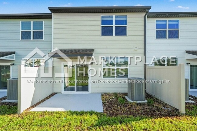 Building Photo - 12000 Sylvia St