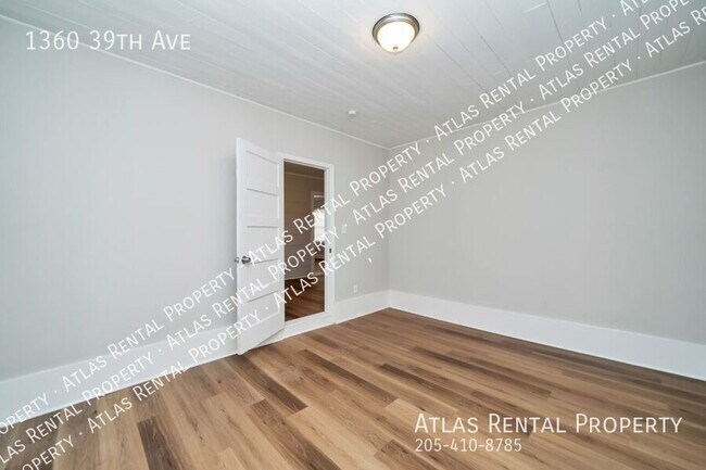 Building Photo - 1360 39th Ave E