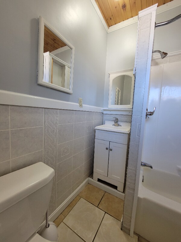 Building Photo - 129 Snow St