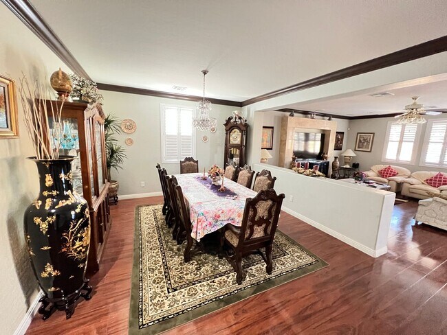 Building Photo - 1 Story 4Bed Pool Built in BBQ