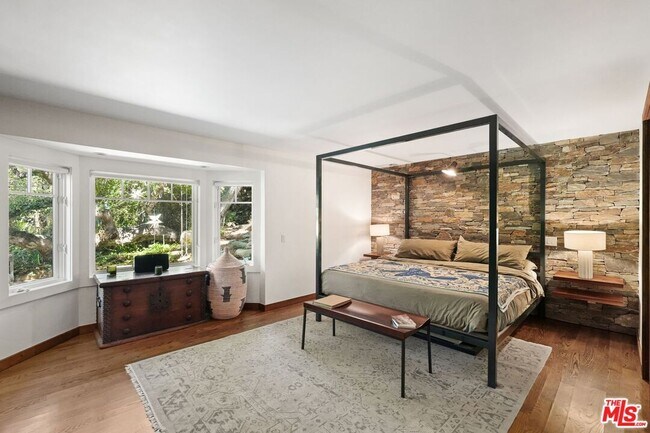 Building Photo - 21344 Colina Dr