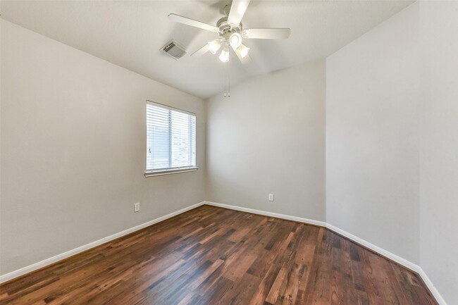 Building Photo - 3863 Silver Hawk Dr