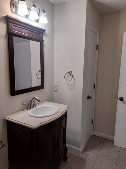 Building Photo - 106 Car Mol Dr