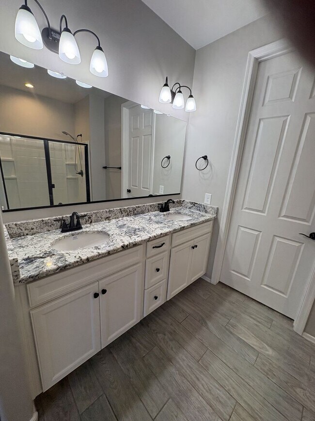 Building Photo - Star Valley Beauty 4 bedroom two bath built in 2023