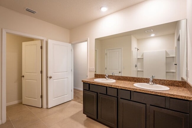 Building Photo - 1555 Ct-50