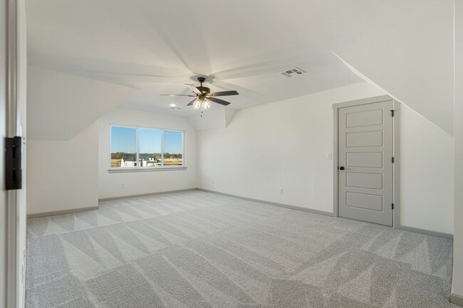 Building Photo - Stunning Open Concept in Torrey Lakes!