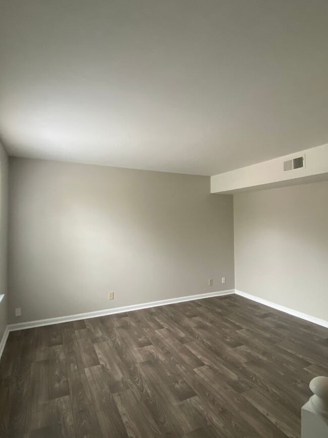 Building Photo - Move In Ready!!