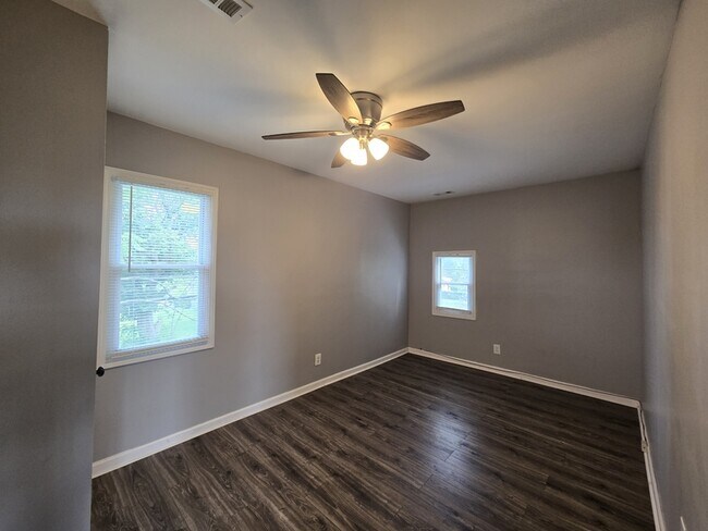 Building Photo - 9340 Moffat Ave