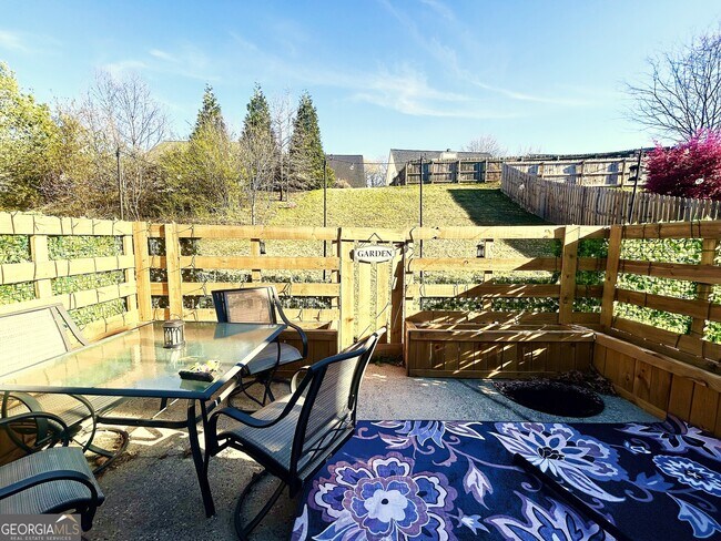 Building Photo - 6475 White Walnut Way