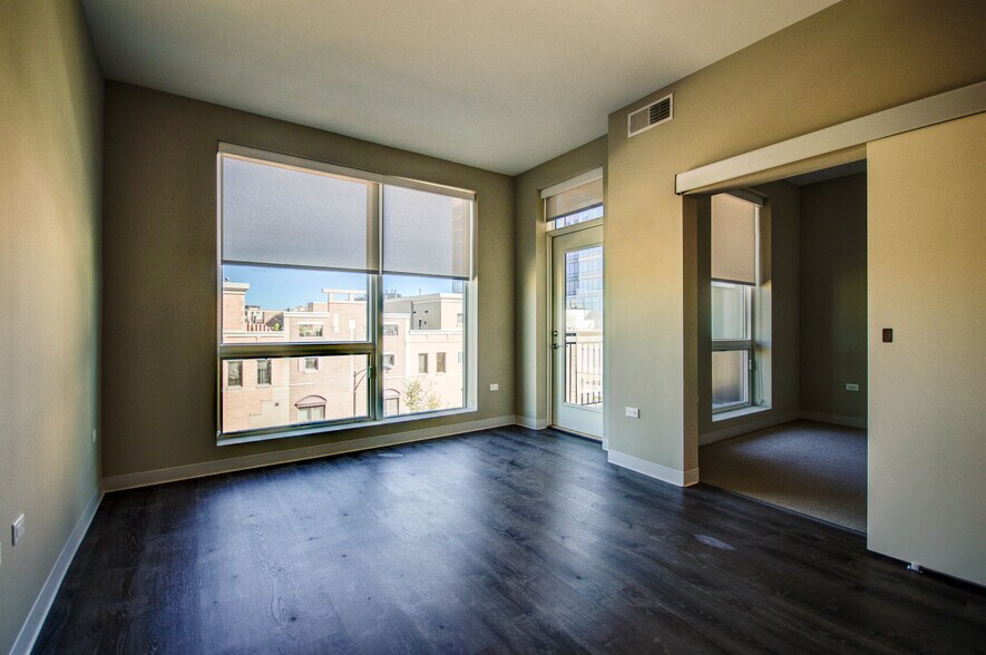 Building Photo - 840 W Grand Ave