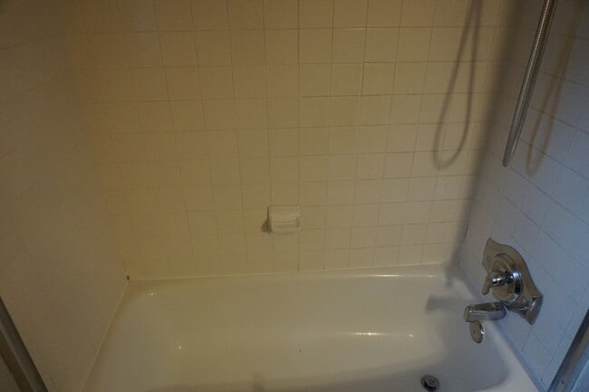 Building Photo - Bountiful 3 Bedroom 2 Bath Home