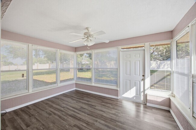 Building Photo - 3/2 Bedroom near Downtown Lakeland