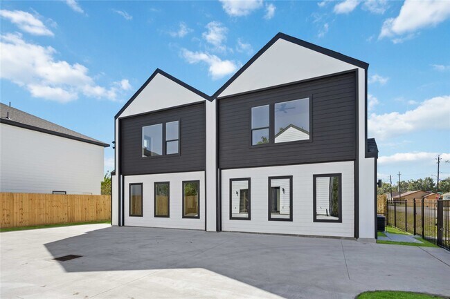 Building Photo - 4202 Kewanee St