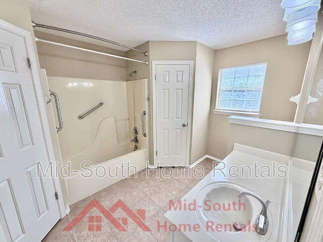 Building Photo - 8339 Honey Dew Cove