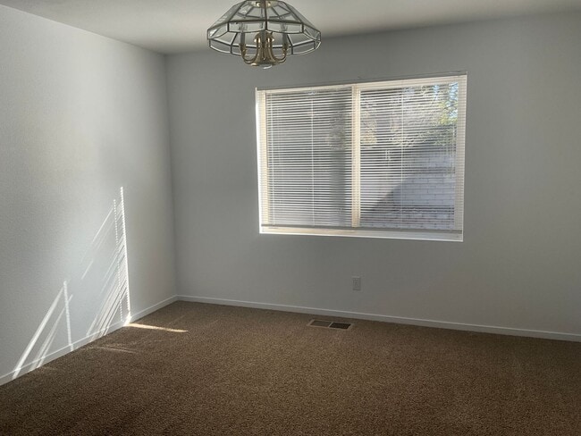 Building Photo - Sparks Family Home in Great Commuting and shopping Location with $1000 Move in Rent Credit!