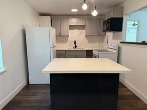 Building Photo - 306 Stiles St