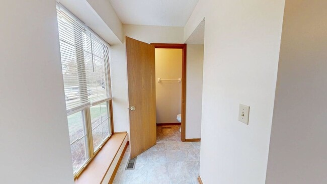 Building Photo - 5917 Shadow Lake Cir